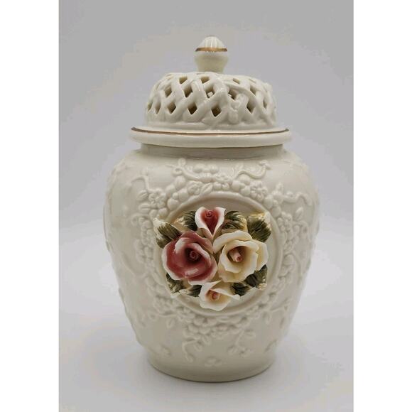 VTG Chinese 3D Flowers Porcelain Ginger Jar Urn Vase Pierced Lid Gold Trim 8" - Picture 2 of 9